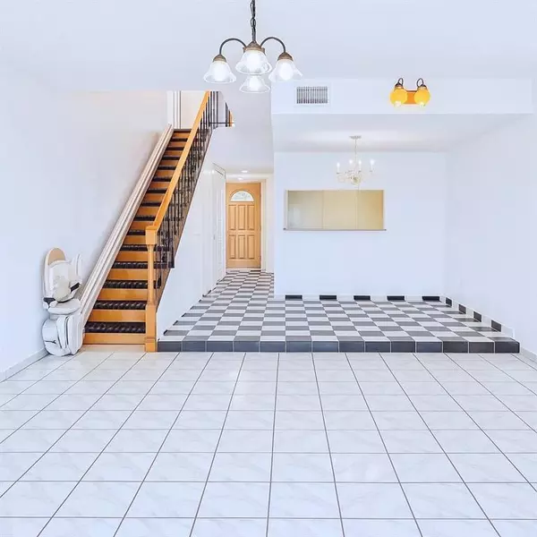 824 W 41st St #52, Hialeah, FL 33012