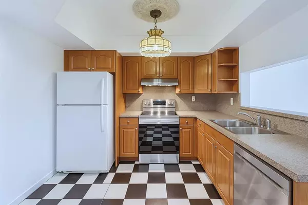 Hialeah, FL 33012,824 W 41st St #52