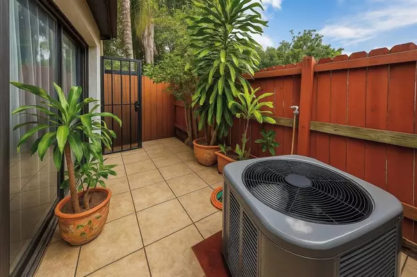 Hialeah, FL 33012,824 W 41st St #52