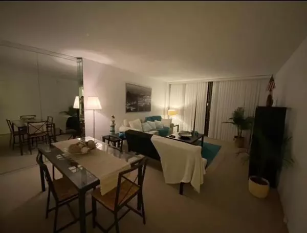 3301 N Country Club Dr #506, Miami, FL 33180