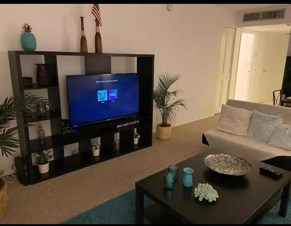 Miami, FL 33180,3301 N Country Club Dr #506