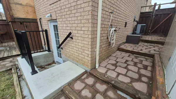 Vaughan, ON L4H 2E3,32 Signet WAY #Basement Apartment