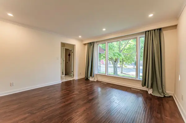 Richmond Hill, ON L4C 1B7,394 Centre ST E #Main