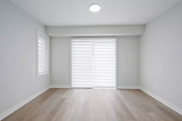 Collingwood, ON L9Y 5B4,52 Winters CRES