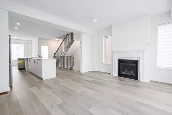 Collingwood, ON L9Y 5B4,52 Winters CRES