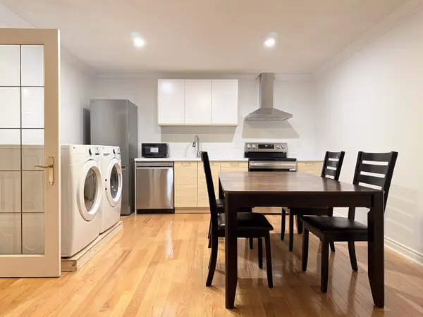 Mississauga, ON L5K 2H7,1759 Sherwood Forrest CIR #Unit 1