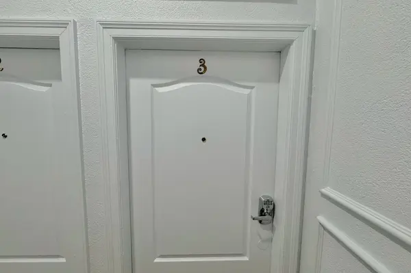 London South, ON N6C 3X6,140 Ridout ST S #3