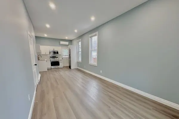 London South, ON N6C 3X6,140 Ridout ST S #3