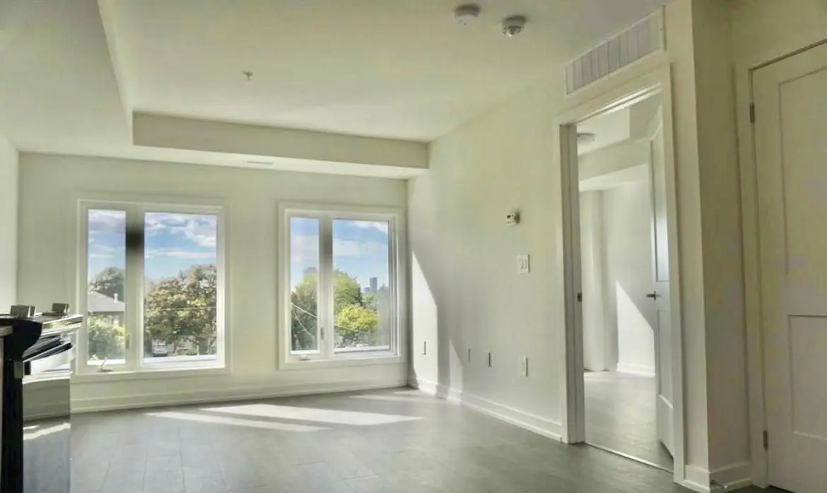 Toronto C13, ON M1R 0G8,1670 Victoria Park AVE #D212