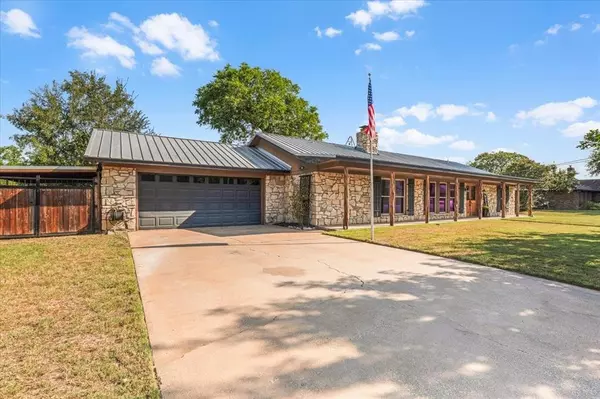 305 Huggins Drive, Springtown, TX 76082