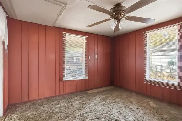 Lindale, TX 75771,409 N Henry Street