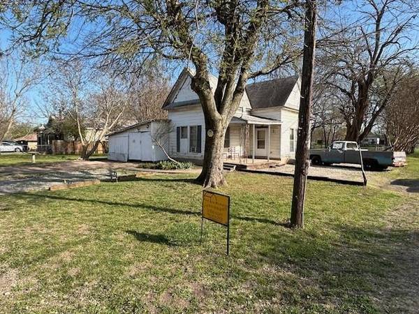 401 E Spruce Street, Whitewright, TX 75491