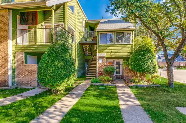 9833 Walnut Street #203, Dallas, TX 75243