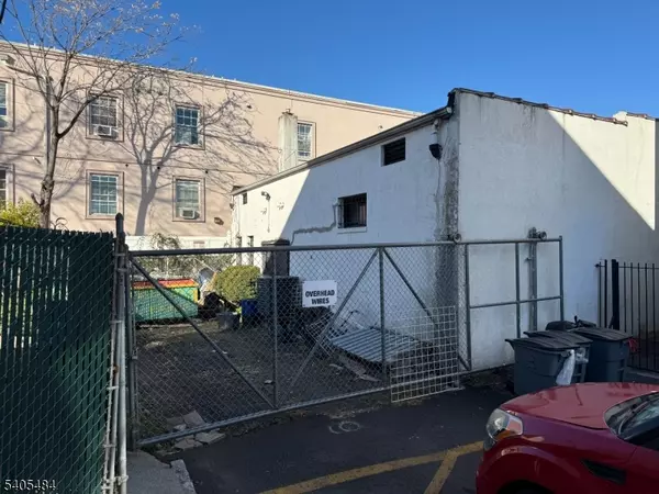 Elizabeth City, NJ 07206,506 Elizabeth Ave