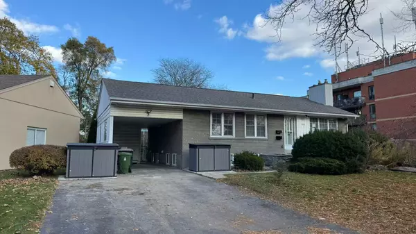 66 Paperbirch DR #B, Toronto C13, ON M3C 2E7