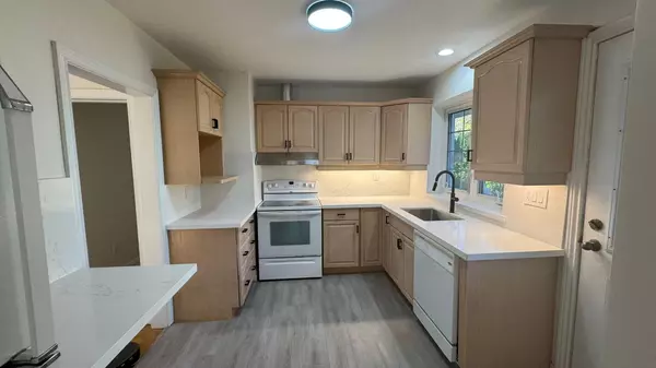 Toronto C13, ON M3C 2E7,66 Paperbirch DR #B