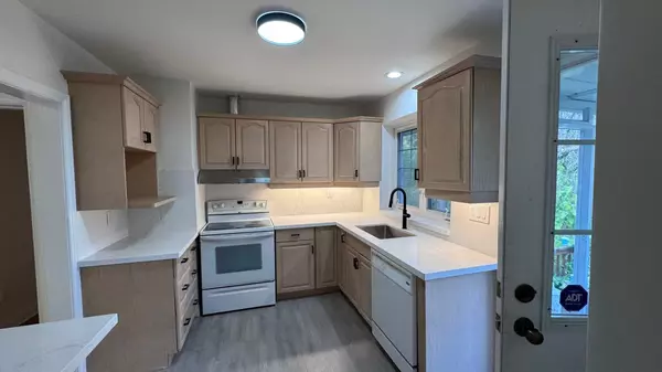 Toronto C13, ON M3C 2E7,66 Paperbirch DR #C