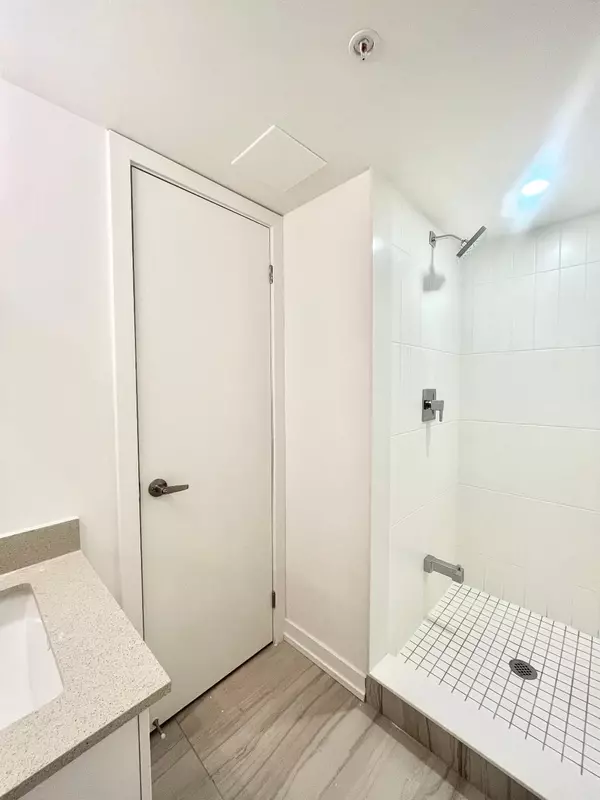 Toronto C13, ON M1R 0G8,1670 Victoria Park AVE #D212