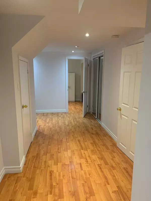 Vaughan, ON L4J 5W9,356 Brownridge DR