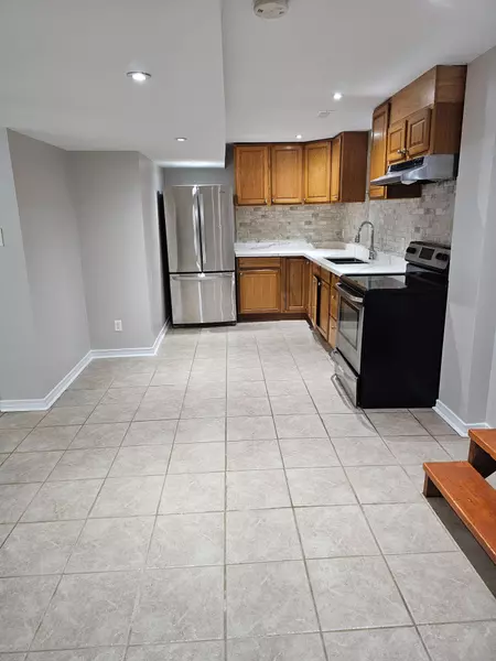 345 Queen Mary DR, Brampton, ON L7A 3S7