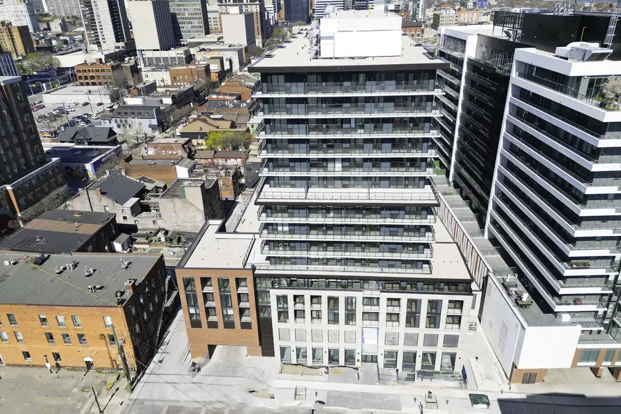 1 Jarvis ST #805, Hamilton, ON L8R 3J2