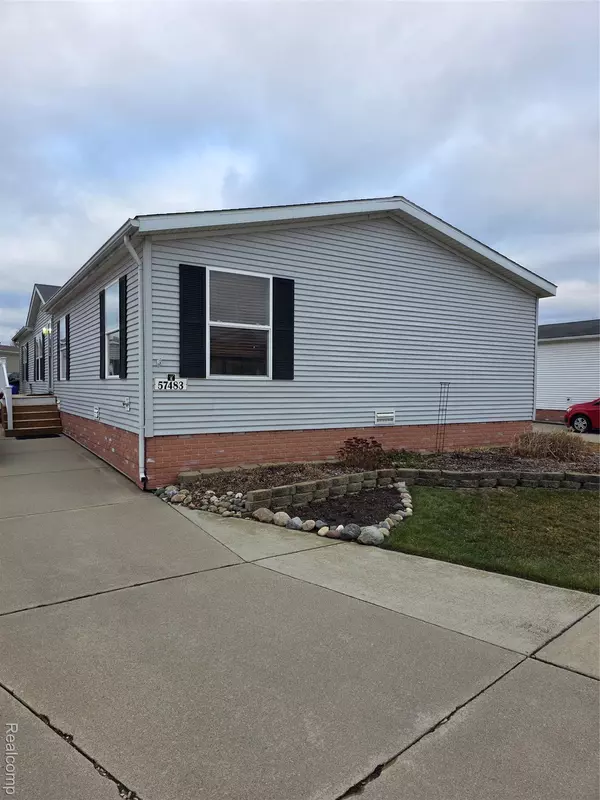 57483 Sawmill LN, New Haven, MI 48048