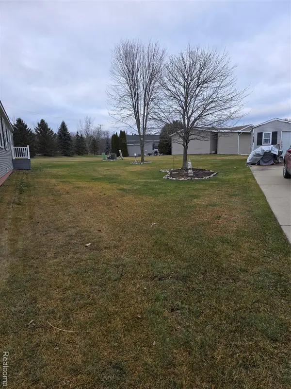 57483 Sawmill LN, Lenox Township, MI 48048