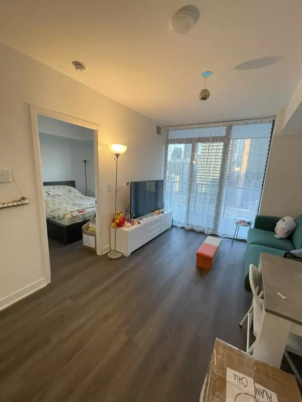 Toronto C01, ON M4Y 0G4,11 Wellesley ST W #903