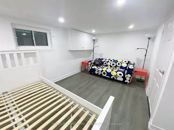 Toronto C02, ON M6G 2B6,840 Davenport RD