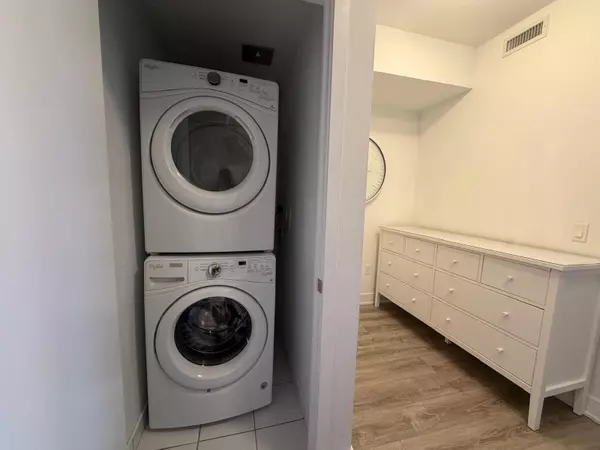 Toronto W06, ON M8V 0C7,20 Shorebreeze DR #2605