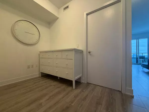 Toronto W06, ON M8V 0C7,20 Shorebreeze DR #2605