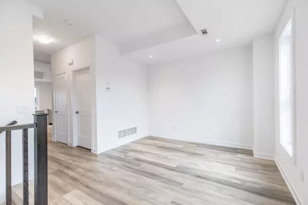 Hamilton, ON L8B 2A9,70 Kenesky DR #4