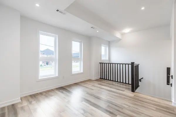 Hamilton, ON L8B 2A9,70 Kenesky DR #12