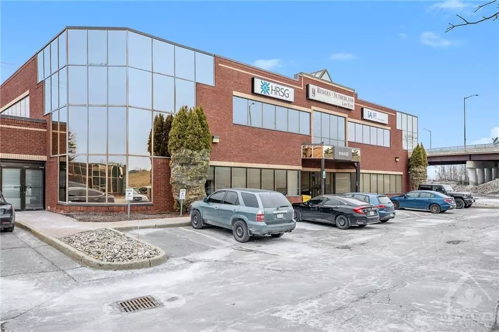 Country Place - Pineglen - Crestview And Area, ON K2E 8A9,6 ANTARES DR #100