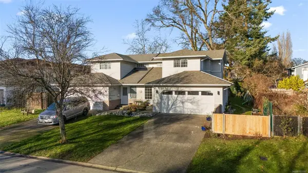 2012 Northbrook Dr, Sidney, BC V8L 4W1