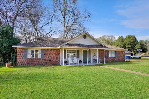 1000 Hillcrest Drive, Whitehouse, TX 75791