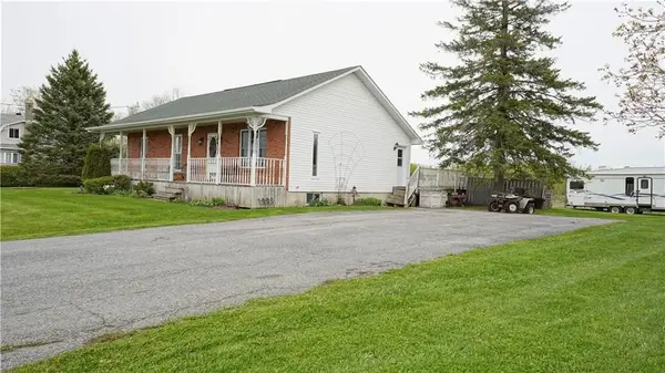 North Glengarry, ON K0C 1A0,19100 KENYON CONC RD 7 RD