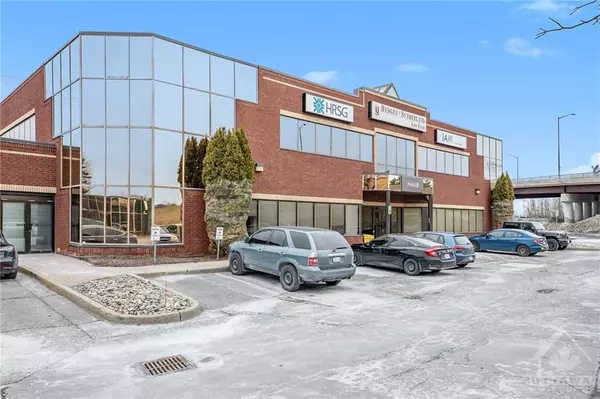 6 ANTARES DR #100, Country Place - Pineglen - Crestview And Area, ON K2E 8A9