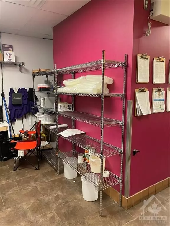 Ottawa Centre, ON K1R 7Y7,407 LAURIER AVE W #22A