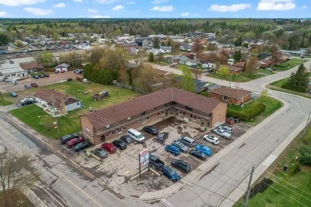 Petawawa, ON K8H 2E2,1049 VICTORIA ST