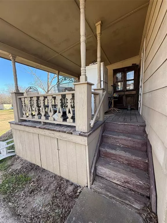 Hamilton, TX 76531,609 E Henry