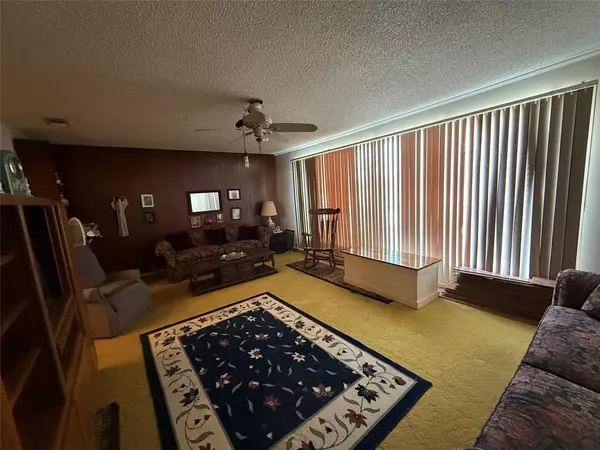 Hamilton, TX 76531,609 E Henry