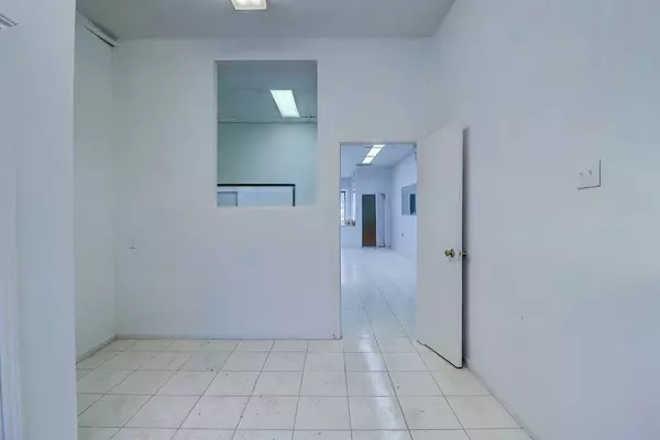 Toronto E03, ON M4B 1N4,2877 St Clair AVE E