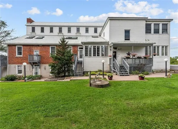 Westport, ON K0G 1X0,19 MAIN ST E #6