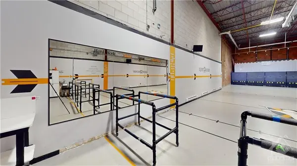 830 INDUSTRIAL AVE #9, Alta Vista And Area, ON K1G 4H3