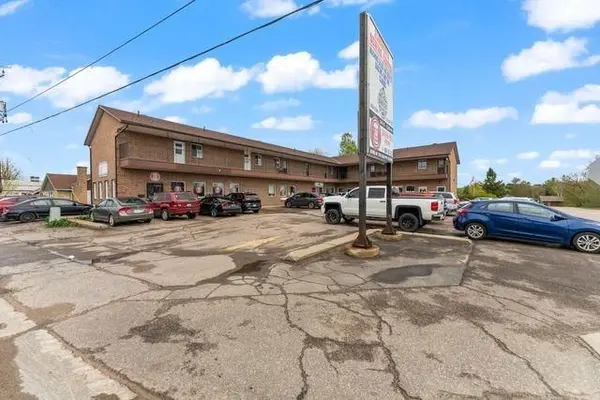 Petawawa, ON K8H 2E2,1049 VICTORIA ST