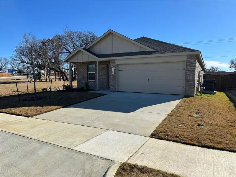 744 Dressage Lane, Aubrey, TX 76227