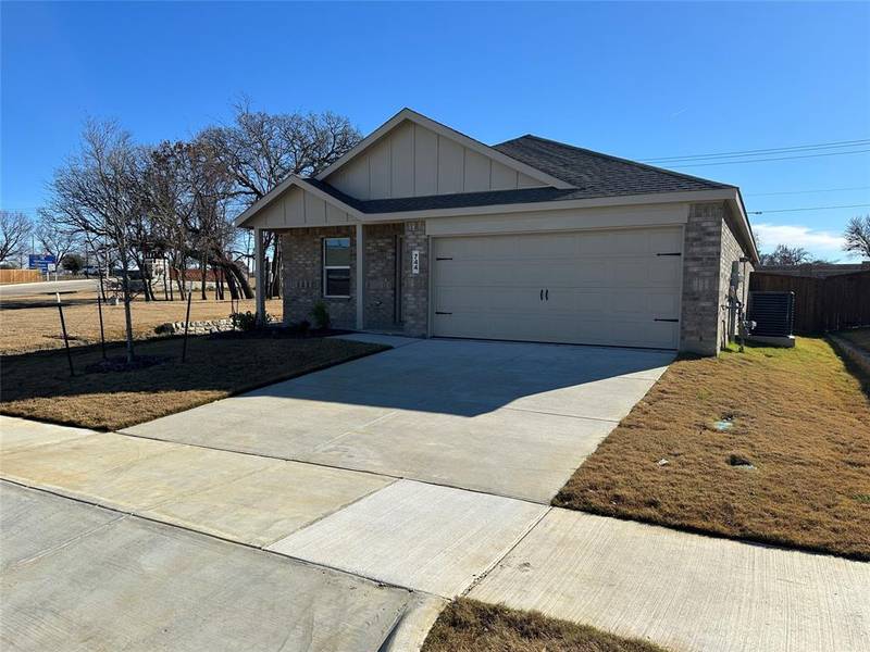 744 Dressage Lane, Aubrey, TX 76227