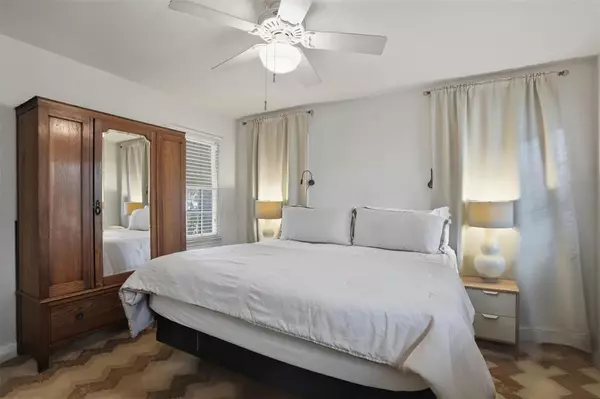 Dallas, TX 75220,9841 Lakemont Drive