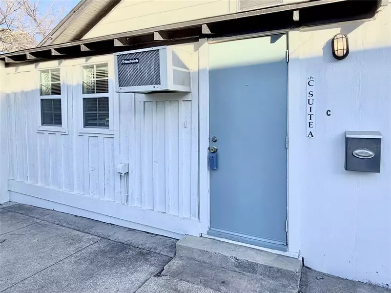 1002 Gregg #CA Street, Denton, TX 76201